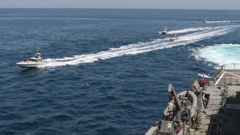 بالفيديو.. البحرية الإيرانية تقترب من سفن حربية أمريكية في خطوة "خطيرة واستفزازية"
