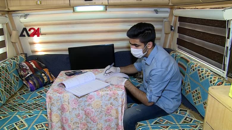 طالب عراقي بالمرحلة الثانوية يحجر نفسه في كرفان كوقاية من فيروس كورونا