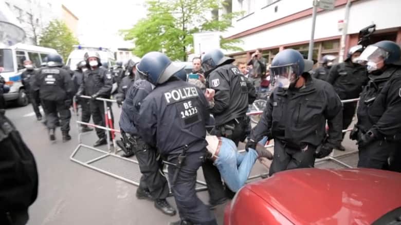 الشرطة الألمانية تلقي القبض على عشرات المحتجين ضد الإغلاق في برلين