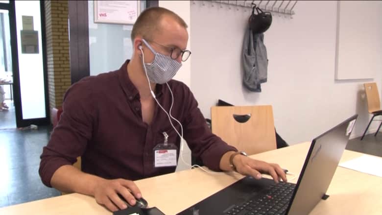 فريق من "صائدي الفيروس" في ألمانيا يتعقب مصابي فيروس كورونا من أجل منع حدوث موجة ثانية