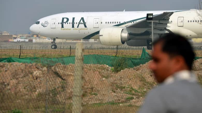 بعد فضيحة تراخيص الطيران المزيفة.. الاتحاد الأوروبي يحظر دخول الخطوط الباكستانية 6 أشهر