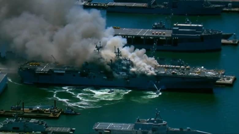 حريق السفينة الحربية الأمريكية يتسبب في إصابة 18 بحارًا على الأقل
