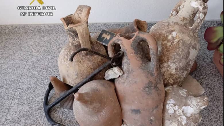 العثور على قطع أثرية من القرن الأول في متجر للمأكولات البحرية بإسبانيا