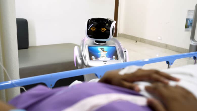 مستشفى كبير في الهند يستخدم الروبوتات لمحاربة فيروس كورونا