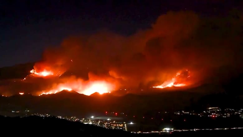 فيديو بتقنية الفاصل الزمني يظهر جزءا صغيرا من حريق Apple Fire في كاليفورنيا