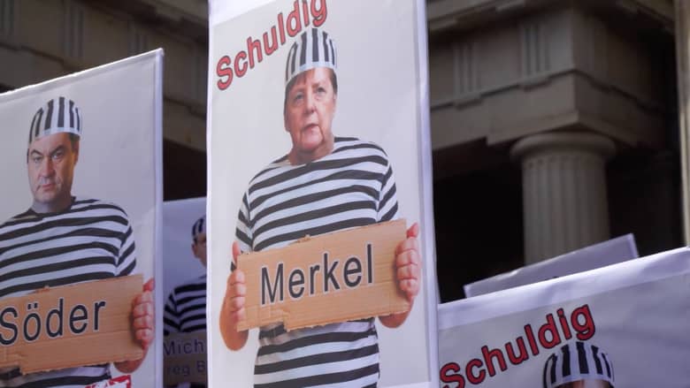 مظاهرات بأعلام الرايخ وروسيا وهتافات لترامب في ألمانيا تطالب بحبس ميركل