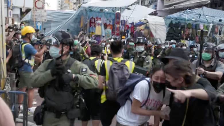 اعتقال 300 متظاهر في هونغ كونغ في احتجاجات ضد تأجيل الانتخابات