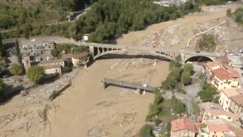 العاصفة أليكس في فرنسا.. 8 مفقودين وسط فيضانات وقرى معزولة بالكامل