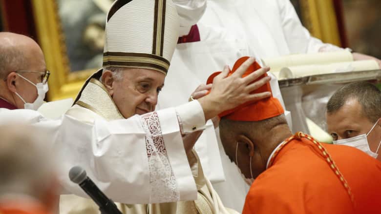 للمرة الأولى.. البابا فرنسيس يعيّن كاردينالاً من أصل أفريقي