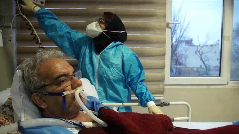 هذا هو الوضع داخل مستشفى في إيران يحاول التعامل مع أكبر موجة من حالات الإصابة بفيروس كورونا في تاريخ البلاد