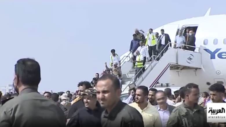 شاهد لحظة وقوع انفجار بمطار عدن مع وصول أعضاء الحكومة اليمنية الجديدة