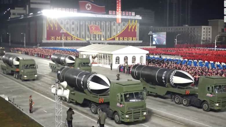 "أقوى سلاح في العالم".. كوريا الشمالية تكشف عن صاروخ باليستي جديد في عرض عسكري