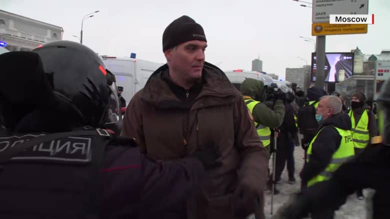 الشرطة الروسية تحتجز مراسل CNN أثناء تغطية المظاهرات.. إليك ما قاله عن الأمر