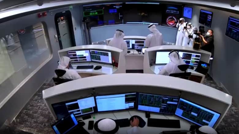 شاهد لحظة إعلان نجاح وصول مسبار الأمل الإماراتي لمدار المريخ