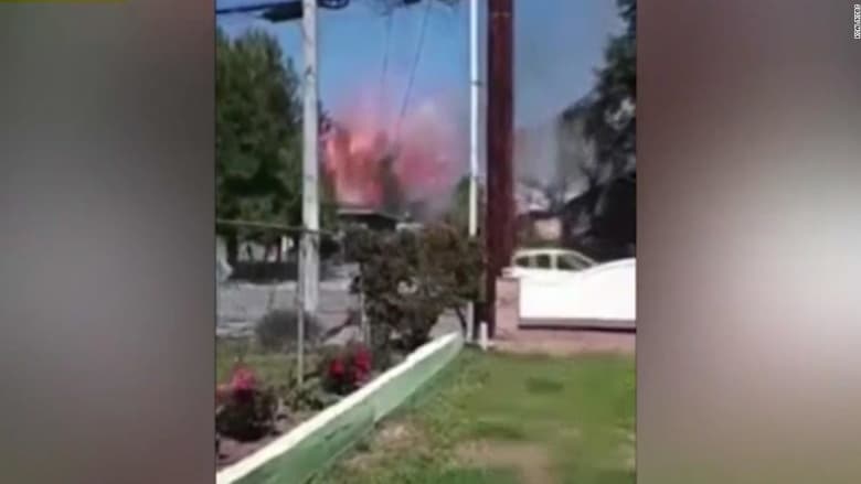 كاميرا ترصد لحظة وقوع انفجار هائل في حي سكني في كاليفورنيا
