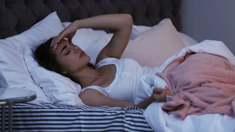 ما هي ديون النوم وما أفضل وقت للقيلولة للشعور بالانتعاش؟ طبيب يشرح