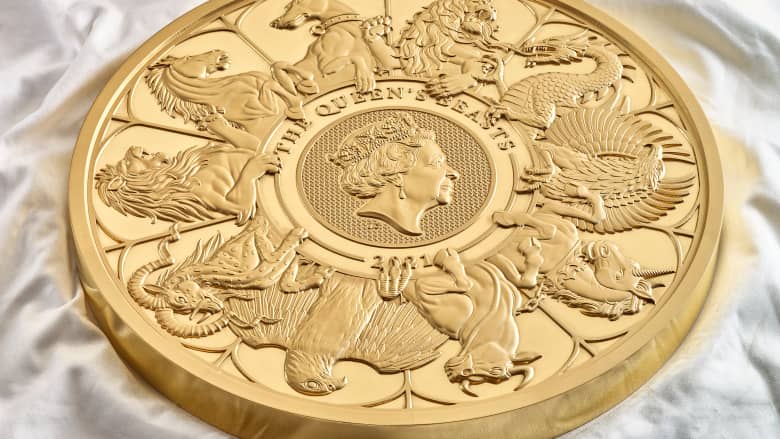 بريطانيا تكشف أضخم عملة نقدية تصنعها منذ 1100 عام.. ما وزنها وقيمتها؟