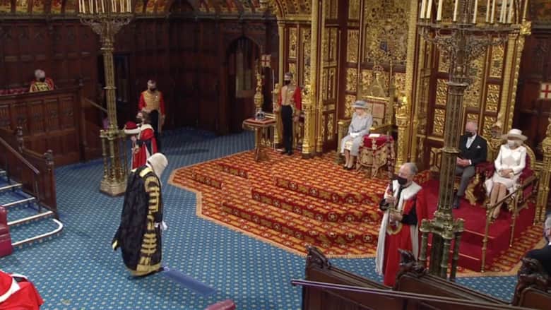 في أول ظهور لها بعد جنازة فيليب.. الملكة إليزابيث في الجلسة الافتتاحية للبرلمان