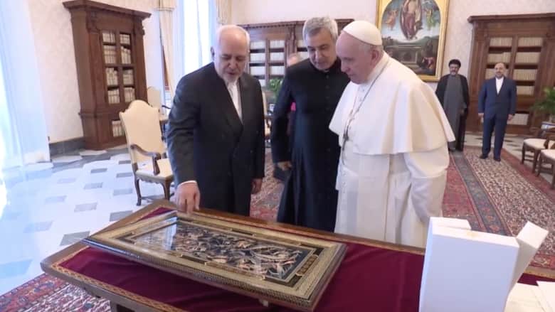 وزير الخارجية الإيراني يلتقي البابا فرنسيس في الفاتيكان