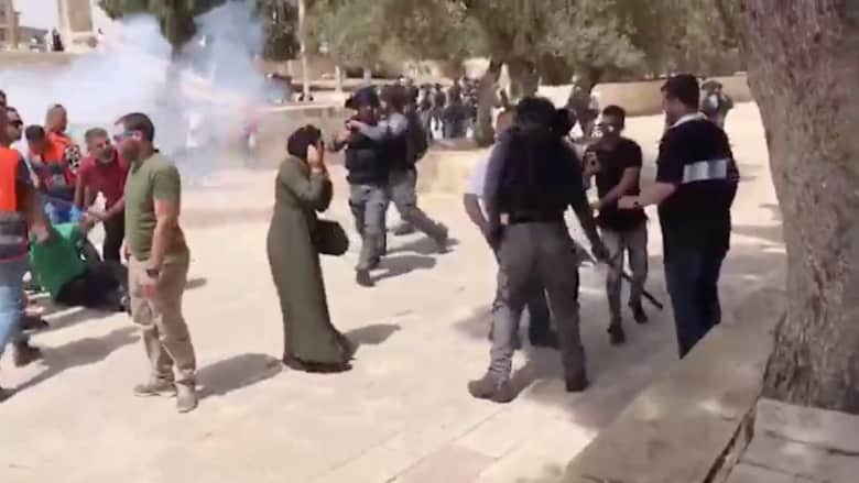 إصابة 20 شخصًا في اشتباكات وسط احتفالات الفلسطينيين بالهدنة في المسجد الأقصى