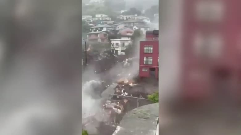 شاهد اللحظة التي التهم فيها انهيار أرضي بلدة في اليابان