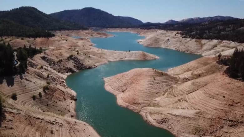 كارثة تضرب غرب أمريكا.. شاهد كيف تغيرت هذه البحيرة في كاليفورنيا بسبب الجفاف