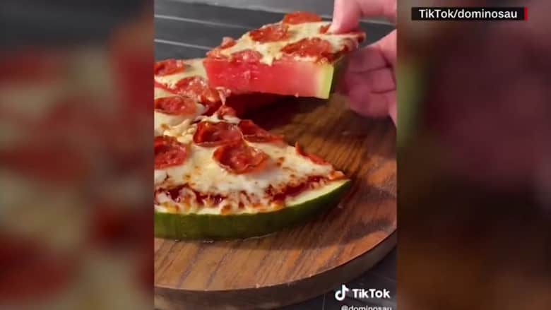 "بيتزا البطيخ" تثير تفاعلًا.. هل هي حقيقة أم مزحة؟