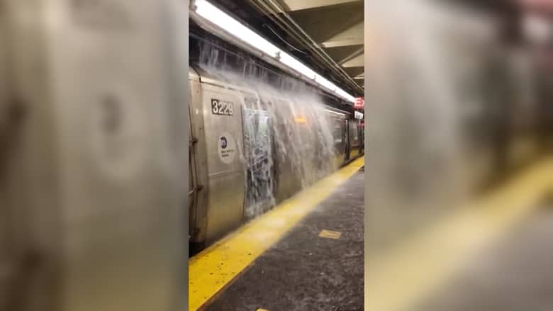 أمطار قياسية تغمر شوارع ومحطات المترو في نيويورك بعد إعصار أيدا