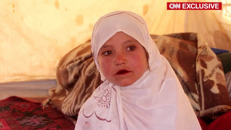 "باعني والدي لأننا لا نملك الخبز".. كاميرا CNN توثق بيع فتاة أفغانية بعمر 9 سنوات إلى رجل بعمر 55 عامًا