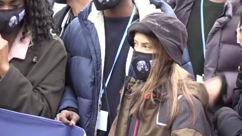 "كفى هراء".. الناشطة غريتا ثانبيرغ تتظاهر خارج  COP26
