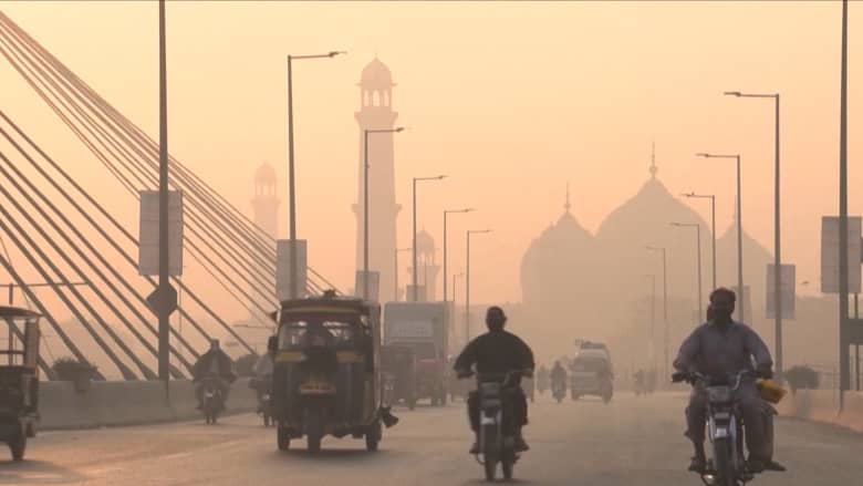 أكثر مدن العالم تلوثا.. كيف يؤثر الضباب الدخاني الكثيف في لاهور على صحة الناس؟