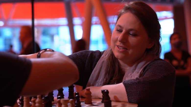 شاهد.. كيف أصبحت جوديت بولغار أفضل لاعبة شطرنج في التاريخ