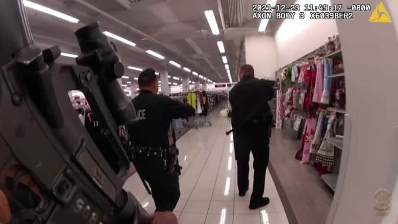 ضابط يطلق النار على مهاجم في متجر فيقتل مراهقة تختبئ في غرفة تبديل ملابس دون علمه