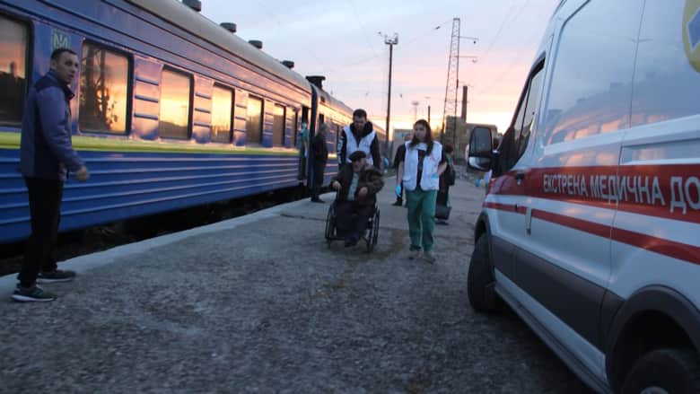 إجلاء جميع المصابين من محطة قطار أوكرانية تعرضت لقصف روسي