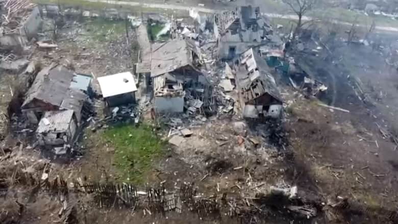 رصدته درون روسية.. فيديو يظهر حجم الدمار الهائل في بلدة أوكرانية