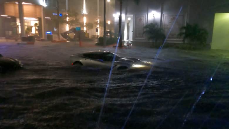 شاهد.. لحظة غرق سيارات وسط ميامي بسبب الأمطار الغزيرة وفيضانات
