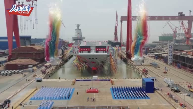 شاهد لحظة اطلاق الصين حاملة طائرات ثالثة عملاقة في البحر