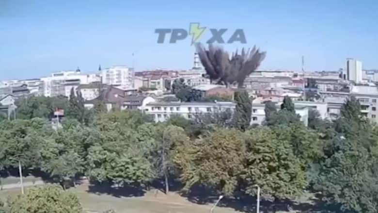 شاهد.. لحظة تعرض مدينة خاركيف الأوكرانية لهجوم صاروخي روسي