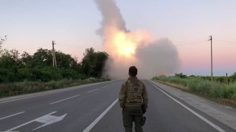 شاهد مقاتلون أجانب ينضمون إلى جيش أوكرانيا في الهجوم على القوات الروسية