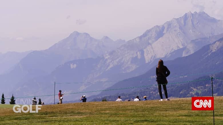 بإطلالة على جبال الألب السويسرية.. نظرة على أجمل ملاعب الغولف في العالم