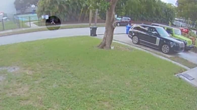 فيديو مرعب يظهر لحظة هروب فتاة بعمر 10 سنوات من خاطف مزعوم في فلوريدا