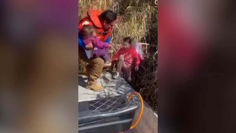 "تقل أعمارهن عن 10 سنوات".. إنقاذ ثلاث فتيات سلفادوريات من نهر قرب حدود أمريكا والمكسيك