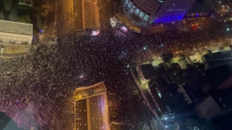 حشود ضخمة وسط تل ابيب.. شاهد أكثر من 100 ألف متظاهر ضد حكومة نتنياهو