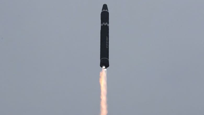 أسرع من الصوت بـ22 مرة ويمكنه ضرب أمريكا.. كوريا الشمالية تختبر صاروخًا عابرًا للقارات