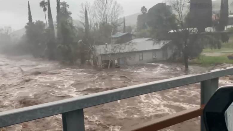 شاهد.. فيضانات "الأناناس السريع" تجتاح ولاية كاليفورنيا الأمريكية
