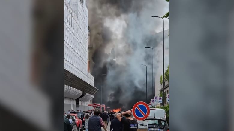 شاهد لحظة اندلاع حريق هائل في مدينة ميلانو الإيطالية بعد انفجار شاحنة