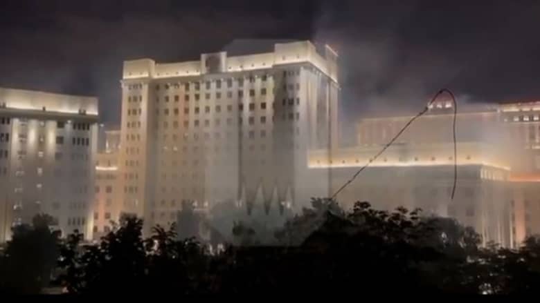 فيديو يُظهر دخانًا يتصاعد من وزارة الدفاع الروسية.. وموسكو تنفى وجود حريق