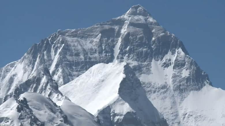 أكثر مما فعله أي متسلق جبال في العالم.. نيبالي يحطم الرقم القياسي بتسلق "إيفرست" 28 مرة