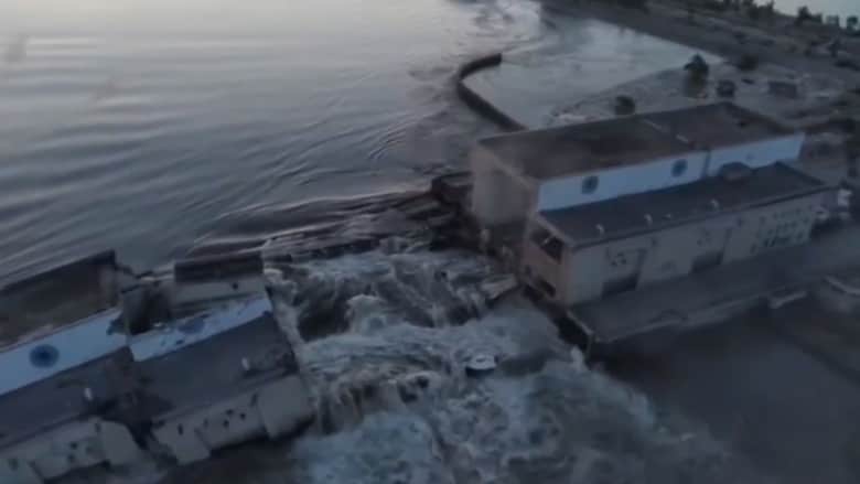 فيديو "درون" يُظهر تدفق المياه من سد "نوفا كاخوفكا".. وجنرال أمريكي يعلق على الحادثة