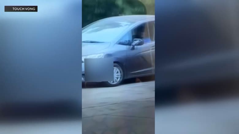 بنت تفرك كسها